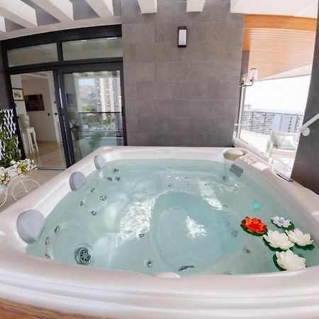 Sunset Waves Benidorm Julieta Vistas Al Mar Premium 200 Mt2 Con Jacuzzi En Terraza Daire Dış mekan fotoğraf
